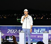 오세훈, '차없는 잠수교' 축제서 '한강 라이징스타' 결선 관람