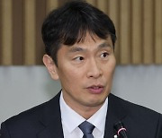 "금투세, 투심 등 정성적 부분 고려해야"…이복현, 전문가와 간담회 개최