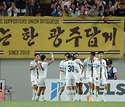 ‘완벽한 용병술’ 교체로 재미 본 정효볼, ‘린가드 선발’ 라이벌 김기동의 서울 2-1 격파 → 4G 만에 감격승