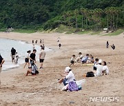 초여름 날씨 제주 해수욕장 피서객 북적