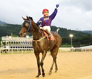 한국경마 '더비걸' 김혜선 400승 금자탑