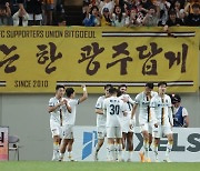 프로축구 광주, 서울 2-1로 꺾고 3경기 무승 탈출…강원은 4연승(종합)