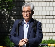 '돈봉투 의혹' 송영길 대표, 속행 공판 출석