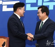 박찬대 원내대표와 만난 김동연 경기지사