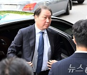 최태원 회장 "개인사로 심려 끼쳐 죄송…SK 성장 곡해한 판결 유감"