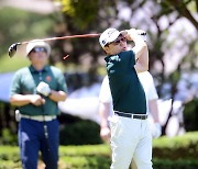 [포토]축구인 골프대회 준우승 차지한 이흥실 위원장