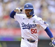 MLB 역사를 새로 쓰는 무키 베츠, 선두 타자 홈런에서 또 한 번의 기록