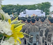 "귀향이 웬 말, 구속 수사해야"... '얼차려 중대장' 실명 공개에 살인죄 고발까지