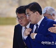 [포토]대화 나누는 황운하-신장식