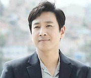 경찰, ‘고 이선균 수사정보 최초 유출’ 검찰 수사관 구속영장