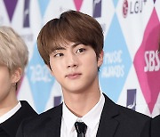 BTS 진 '허그회' 우려에…하이브 "안전관리 만전 기할 것" 재차 사과 [종합]