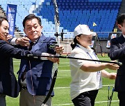 10점 동그라미 과녁…이재준 수원시장은 ‘신궁(神弓)일까