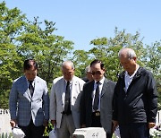 현충원 찾은 해군사관학교 19기 졸업생들