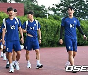 싱가포르 훈련 나서는 축구대표팀 [사진]