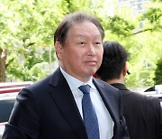 [속보] 최태원 “심려 끼쳐 죄송…SK 성장사 부정한 판결은 유감”