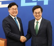 김동연 "반도체법 등 '경제 3법' 입법"···박찬대 "적극 협조"