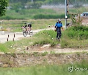 농부의 발소리 듣고 무럭무럭