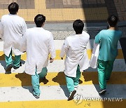 서울시의사회장 "전공의 복귀토록 정부가 명분 만들어줘야"