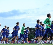 싱가포르 입성한 대표팀 첫 훈련