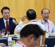 여론에 반응하고 '당 도우미 되겠다'는 尹, 소통·겸손 대통령 거듭날까 [기자수첩-정치]