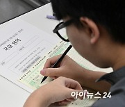 [아이포토] 2025학년도 수능 6월 모의평가 실시