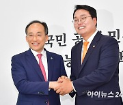 [포토]추경호 국민의힘 원내대표 예방하는 천하람 개혁신당 원내대표