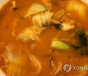 "열받네" 주방장이 직원에 뜨거운 짬뽕 투척