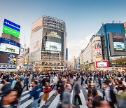 오버투어리즘에 몸살 앓는 일본…도쿄 시부야역 일대 ‘노상 음주’ 금지