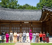 청와대 가서 김밥·떡볶이 대접한 김건희 여사…K문화 알리기 나섰다