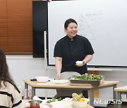 30대 서울 청년, 강진 귀촌 `월세 1만원 레스토랑' 열다