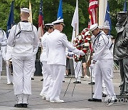 USA MIDWAY WREATH LAYING