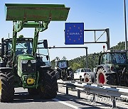 France Spain Tractor Protest