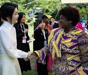 [한-아프리카 정상회의] 배우자들 챙긴 김여사…여성인권 논의도(종합)