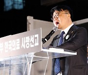 '가난한 유년시절' 조롱한 의협회장…일타강사와 설전