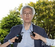 피의자 신분 조사 앞서 입장 밝히는 김용진 뉴스타파 대표