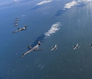 B-1B 폭격기 한반도 전개…北 오물풍선에 '경고장'