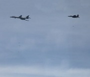 대북 경고장…美 폭격기 B-1B 한반도 전개해 7년 만 JDAM 투하 [종합]