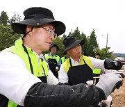 [포토] NH證 축산환경개선 캠페인