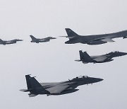 ‘죽음의 백조’ 美  B-1B 대북 경고장…한반도 날아와 7년만에 합동직격탄 실사격 훈련