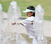 전북 완주 30도 등 덥다…남동지역 오후 소나기