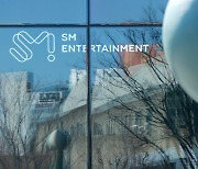 ‘성매매 루머’에 급락한 SM 주가, 강경대응 예고에 반등