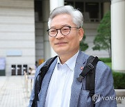 인사하는 송영길 소나무당 대표