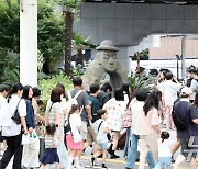 현충일 연휴 제주공항 '북적'