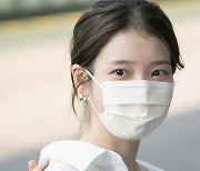 [포토] 아이유, 출국하기 좋은 날