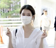 [포토]아이유, 마스크도 패션