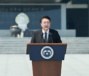 尹 "순직 영웅 유가족 국가가 책임… 北 비열한 도발 좌시않을 것"