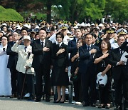 Yoon lambasts North's 'despicable provocations' in Memorial Day speech