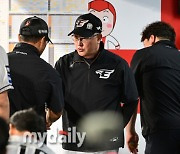 "부담 가질 수밖에 없던 경기, 좋은 결과 내줘서 고맙다"…김경문호의 산뜻한 출항, KT전 스윕에 사령탑은 감사함을 표했다 [MD수원]