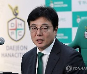 실패 딛고 '성공 다짐' 황선홍 감독…강등권 탈출, '주도하는 축구' 이식 선언