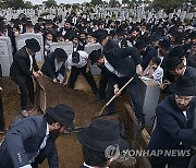 APTOPIX Chabad Kotlarsky Funeral